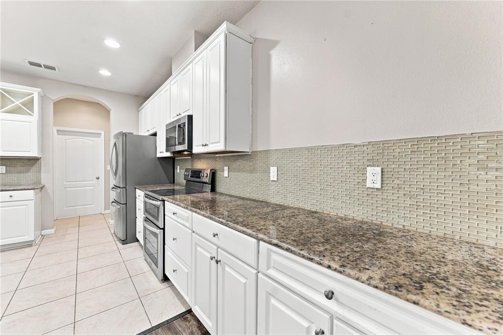 17013 Vilesta Drive - Photo 7