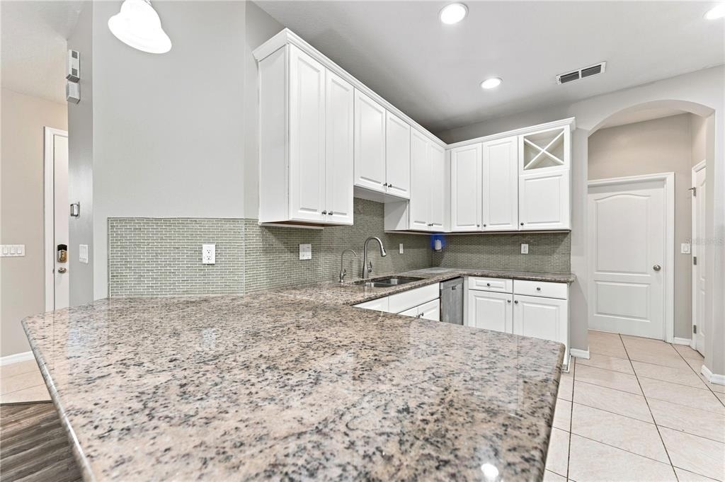 17013 Vilesta Drive - Photo 5