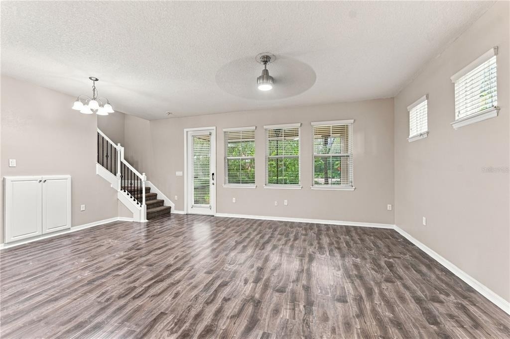 17013 Vilesta Drive - Photo 3