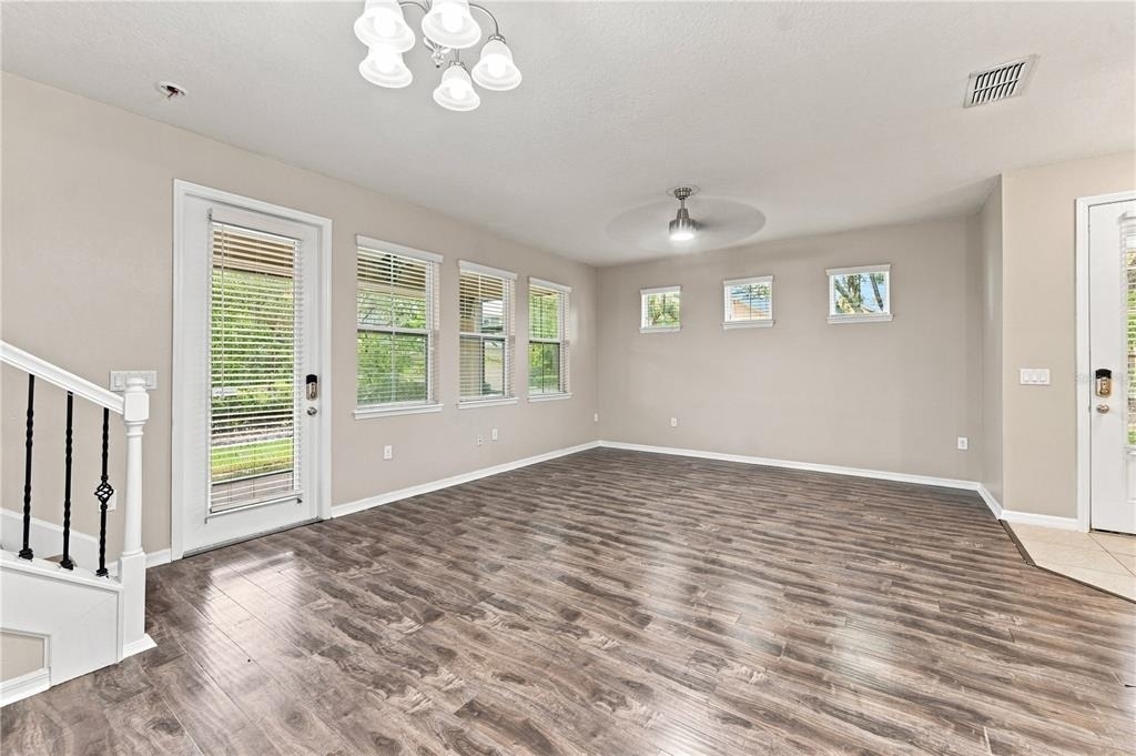 17013 Vilesta Drive - Photo 11