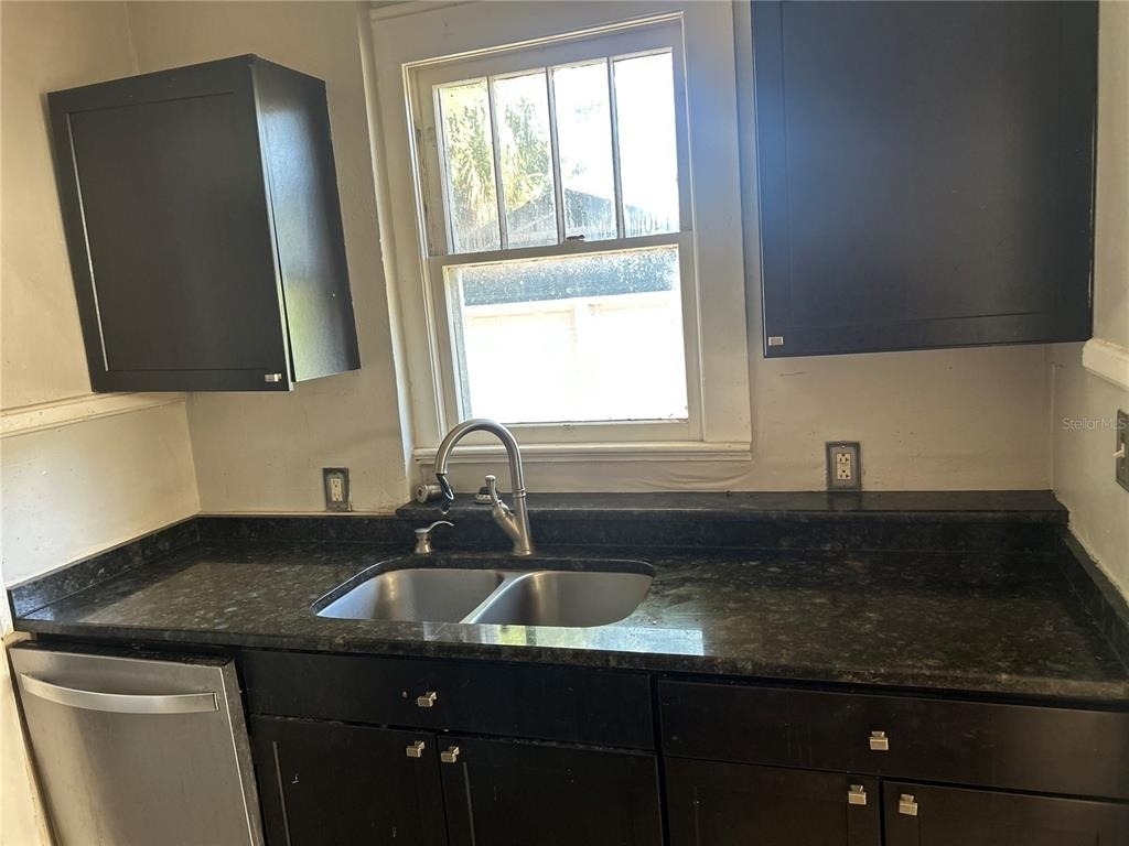 314 30th Street N - Photo 1