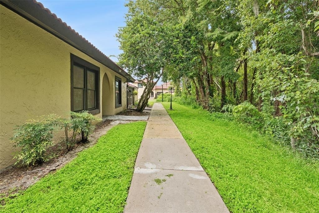 530 Hunter Circle - Photo 2