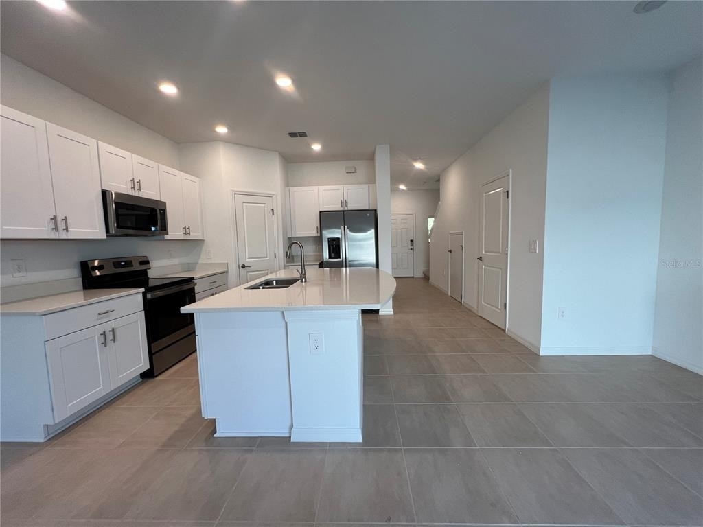 2211 Portrait Street - Photo 3