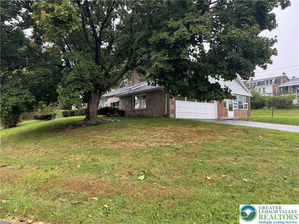 1035 Ridge Avenue - Photo 4