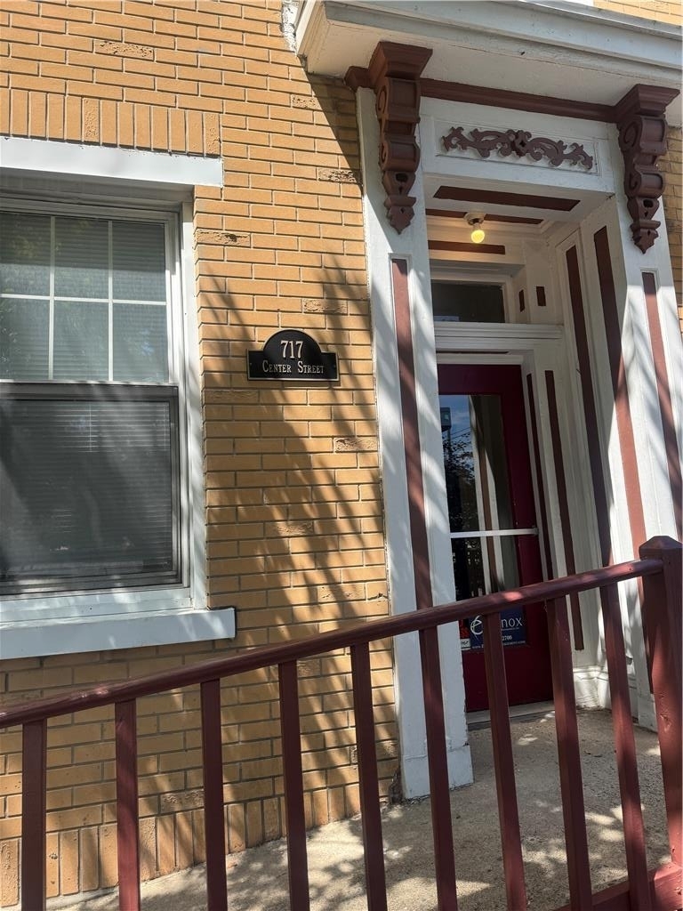 717 Center Street - Photo 0