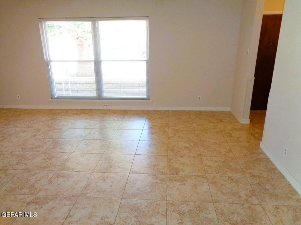 621 Westview Avenue - Photo 2