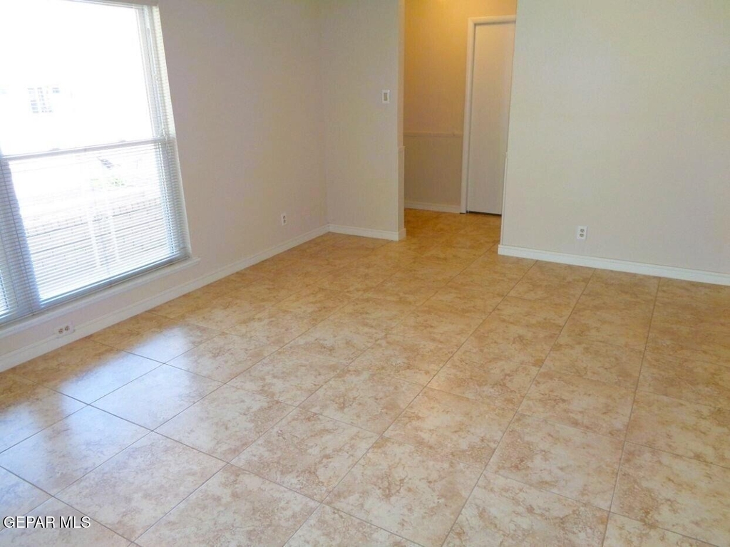 621 Westview Avenue - Photo 1