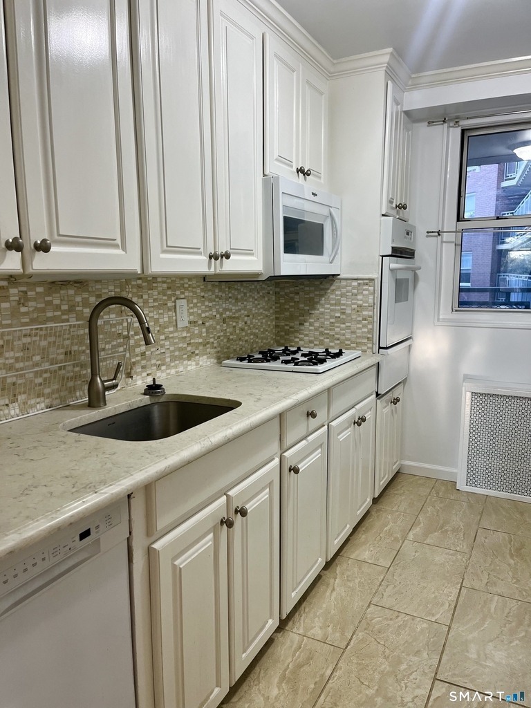 71 Strawberry Hill Avenue - Photo 4