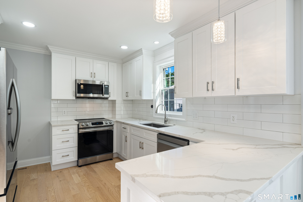 123 East Avenue - Photo 2