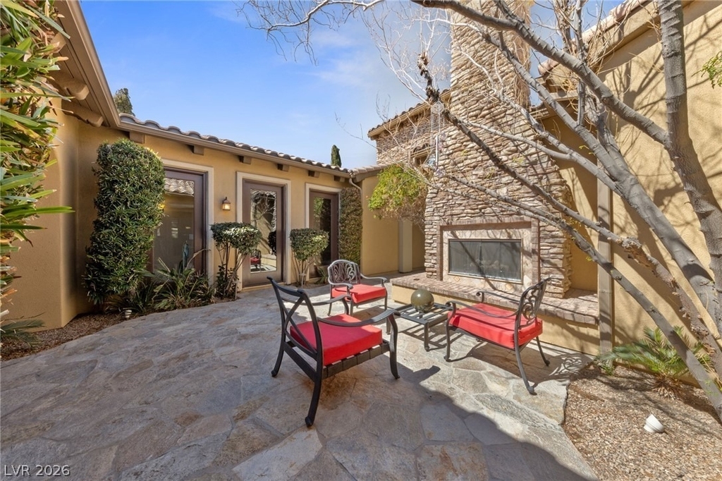 1 Vita Fresco Court - Photo 4