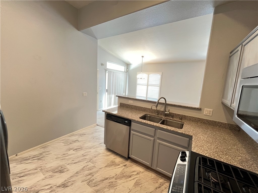 2305 W Horizon Ridge Parkway - Photo 6