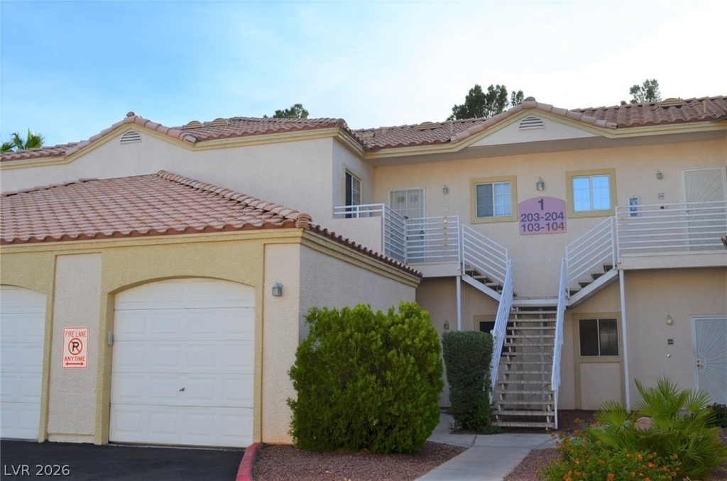 1900 N Torrey Pines Drive - Photo 0