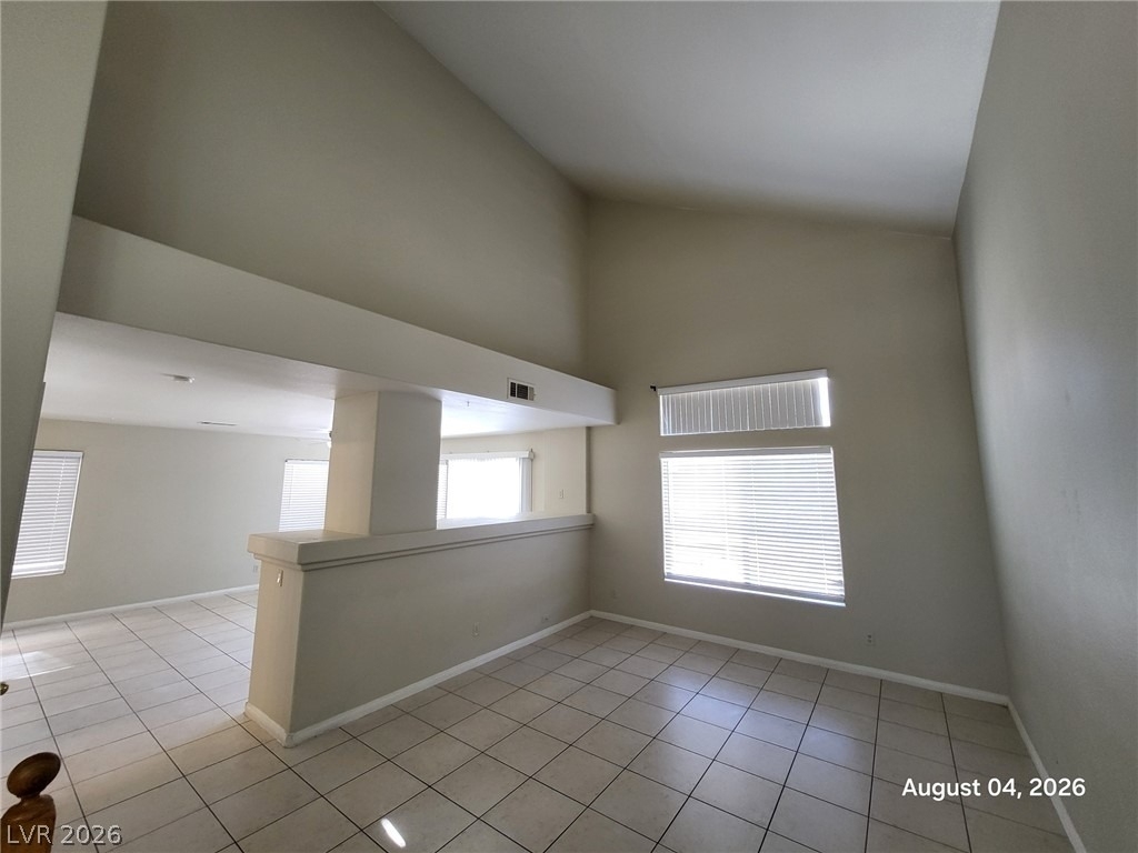 8236 W Rochelle Avenue - Photo 1