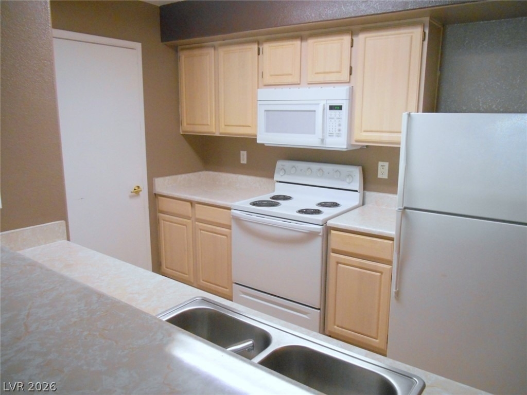 555 Silverado Ranch Boulevard - Photo 2