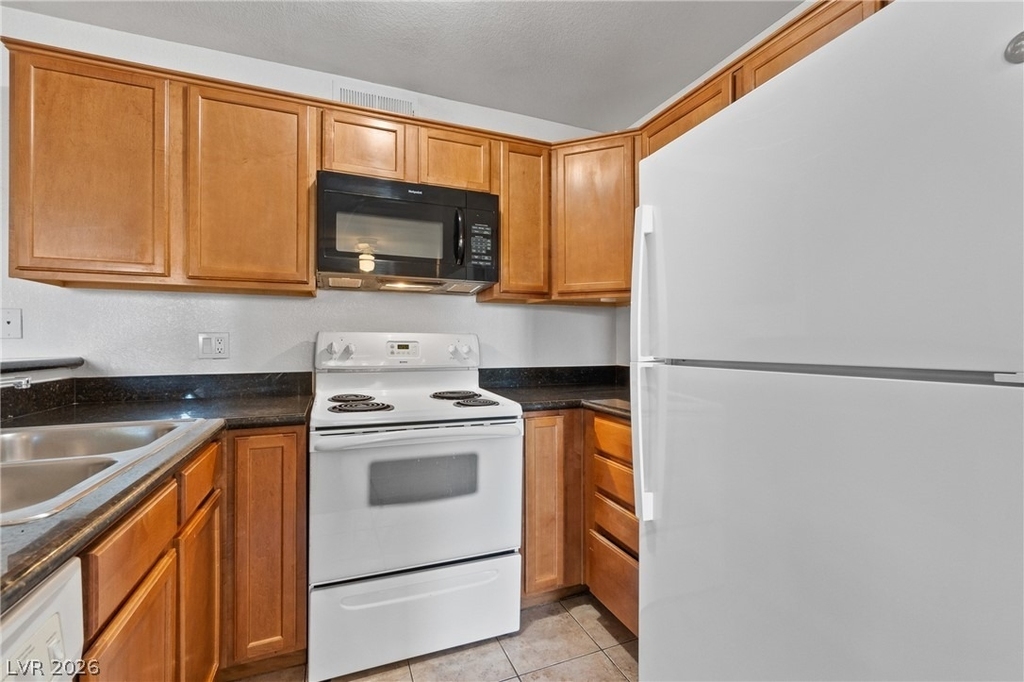 9325 W Desert Inn Road - Photo 5