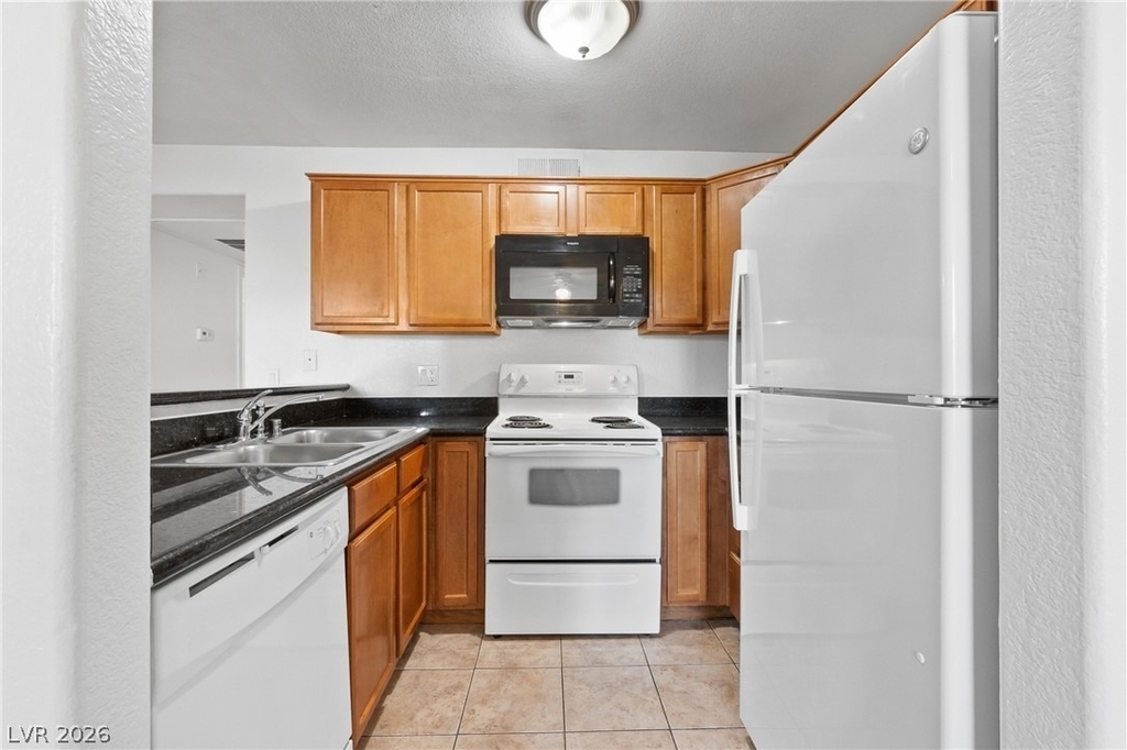9325 W Desert Inn Road - Photo 4