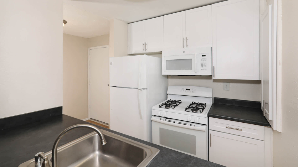 411 South Virgil - Photo 4