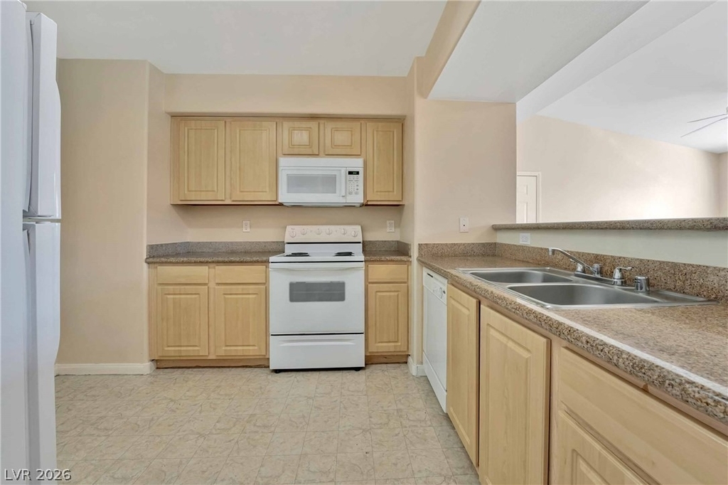 8000 Badura Avenue - Photo 5