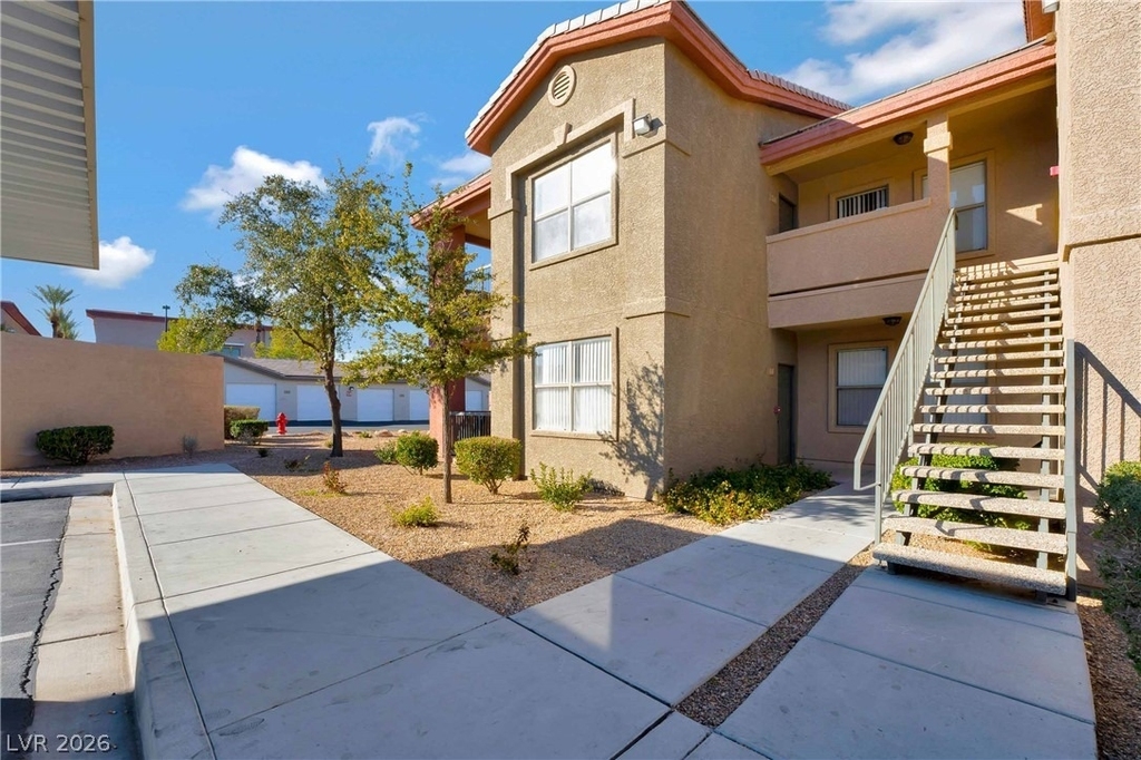 8000 Badura Avenue - Photo 0