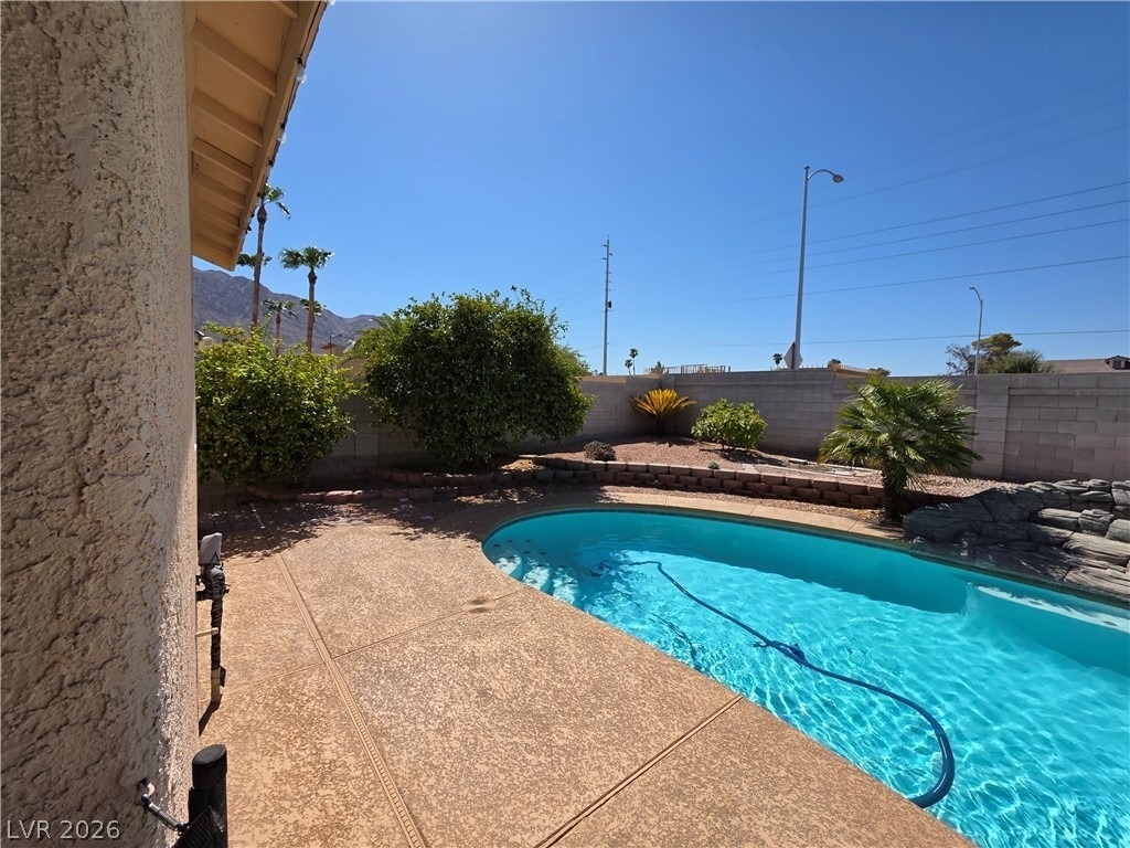 6323 Mahogany Peak Avenue - Photo 9