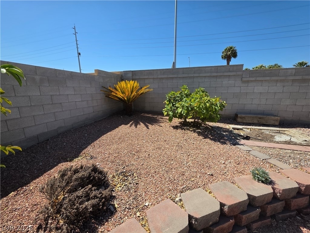 6323 Mahogany Peak Avenue - Photo 18