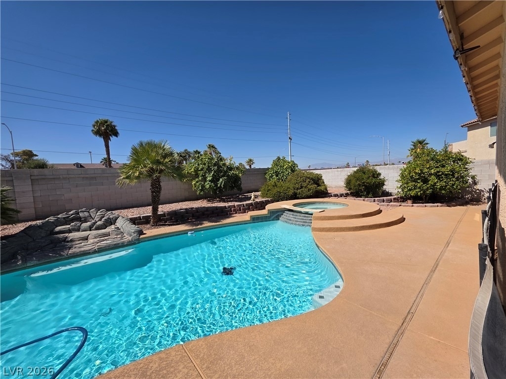 6323 Mahogany Peak Avenue - Photo 11