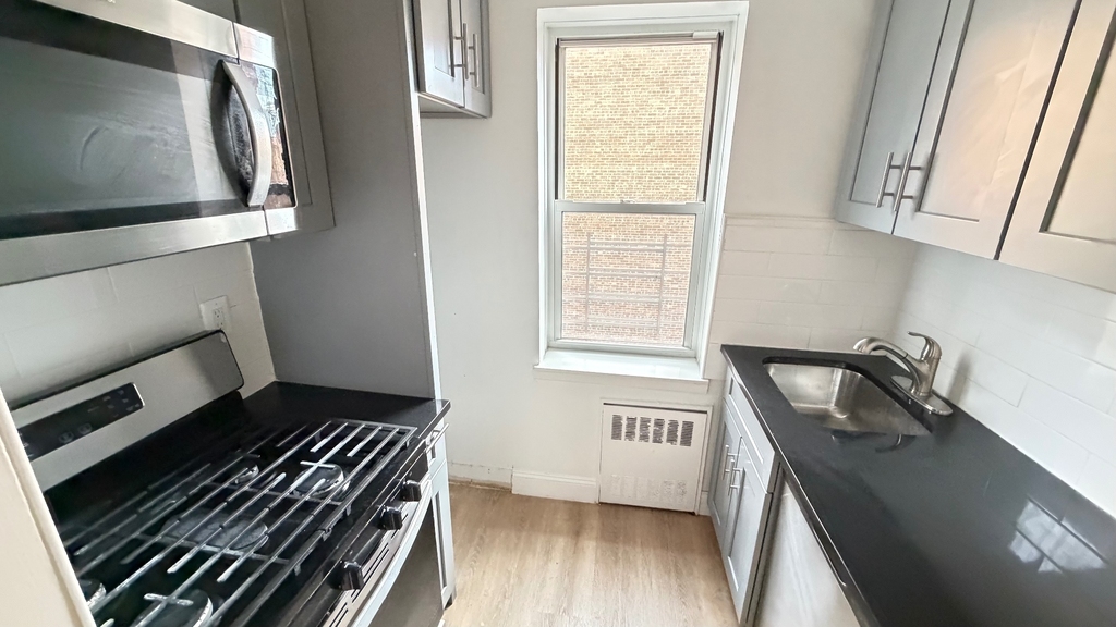 83-33 118th Street - Photo 2