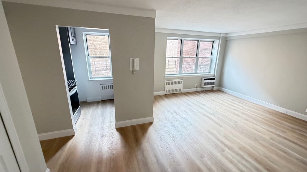 83-33 118th Street - Photo 8