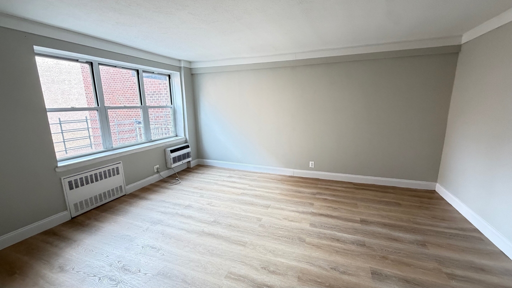 83-33 118th Street - Photo 5