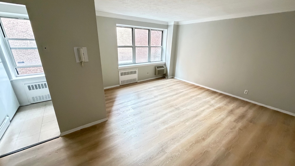 83-33 118th Street - Photo 7