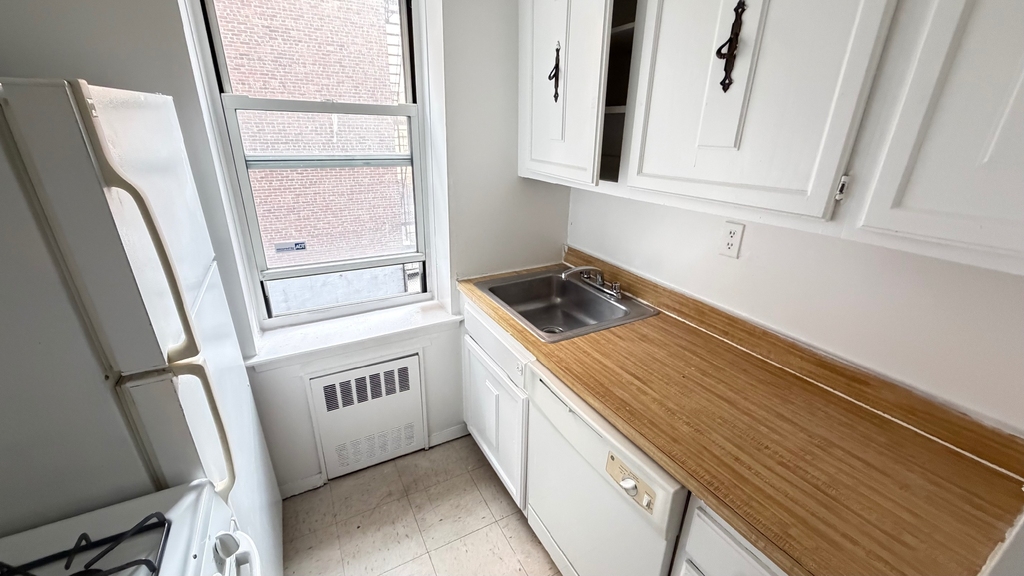 83-33 118th Street - Photo 4