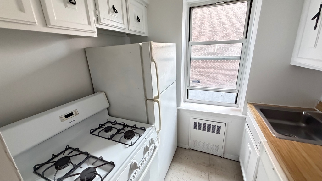 83-33 118th Street - Photo 3
