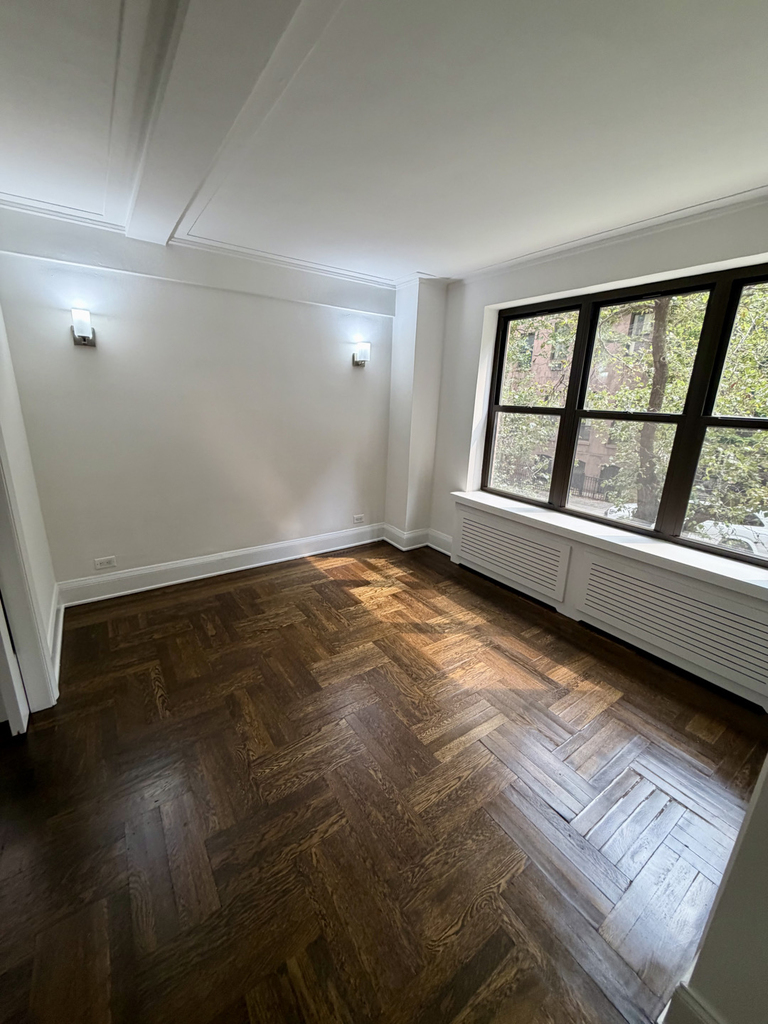 137 East 38th Street - Photo 2