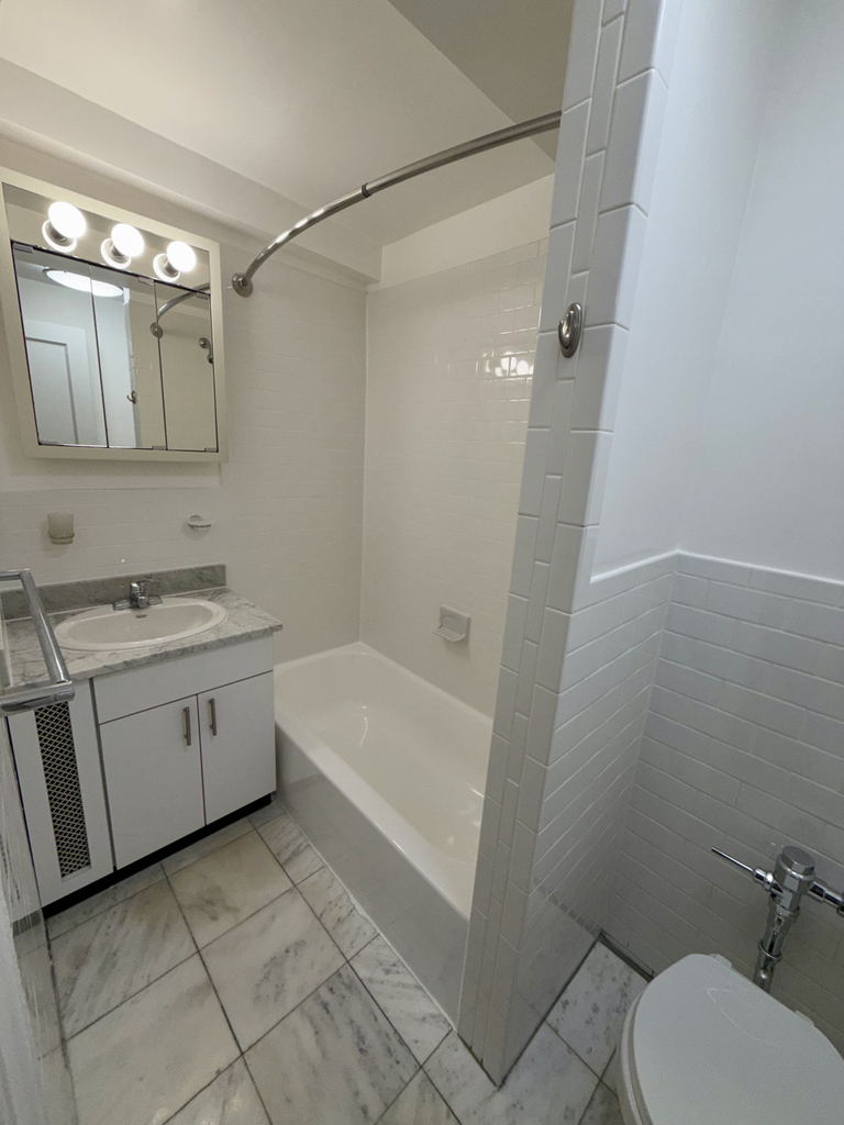 137 East 38th Street - Photo 5