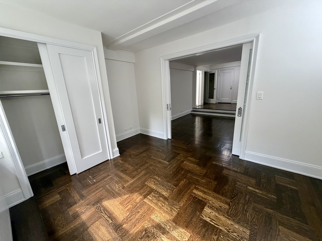 137 East 38th Street - Photo 4