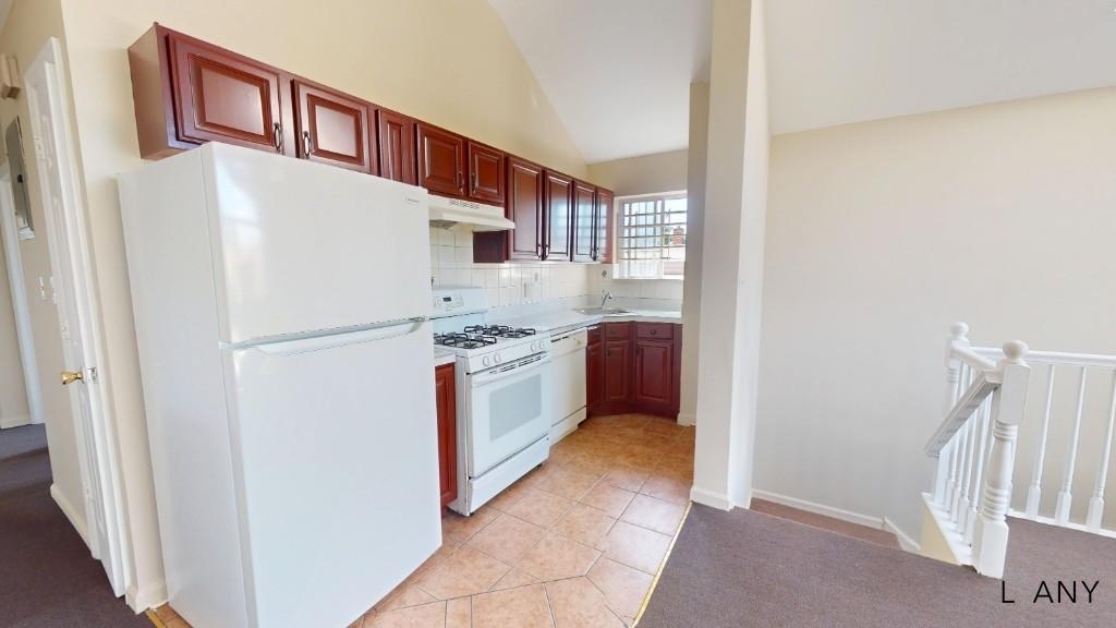 2948 Wickham Ave - Photo 1