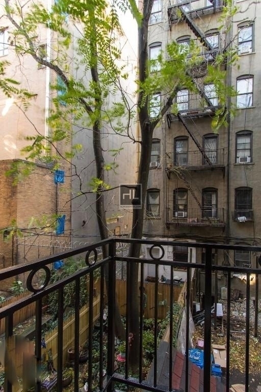 East 7 Street - Photo 2