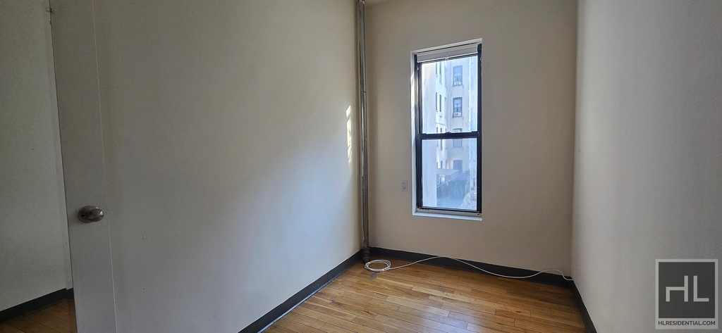 East 14 Street - Photo 5