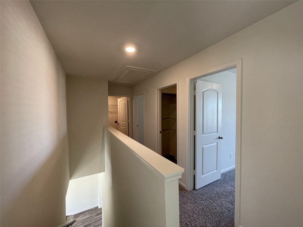 2103 Hialeah Drive - Photo 20