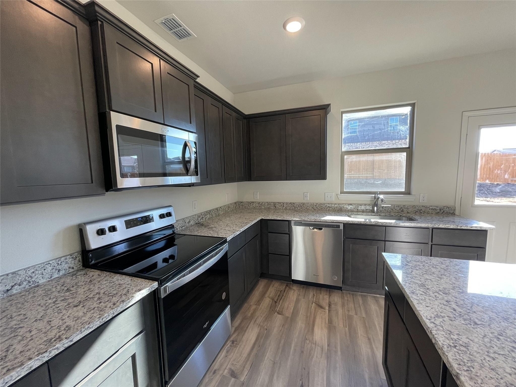 2103 Hialeah Drive - Photo 10