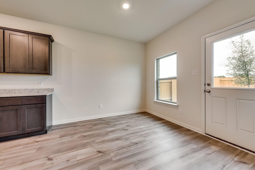 644 Aqueduct Drive - Photo 4