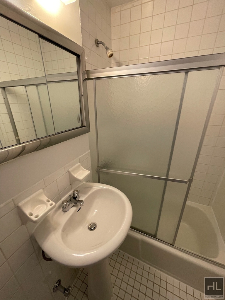 East 84 Street - Photo 3