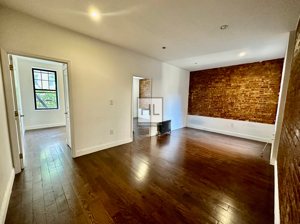 Claremont Avenue - Photo 0