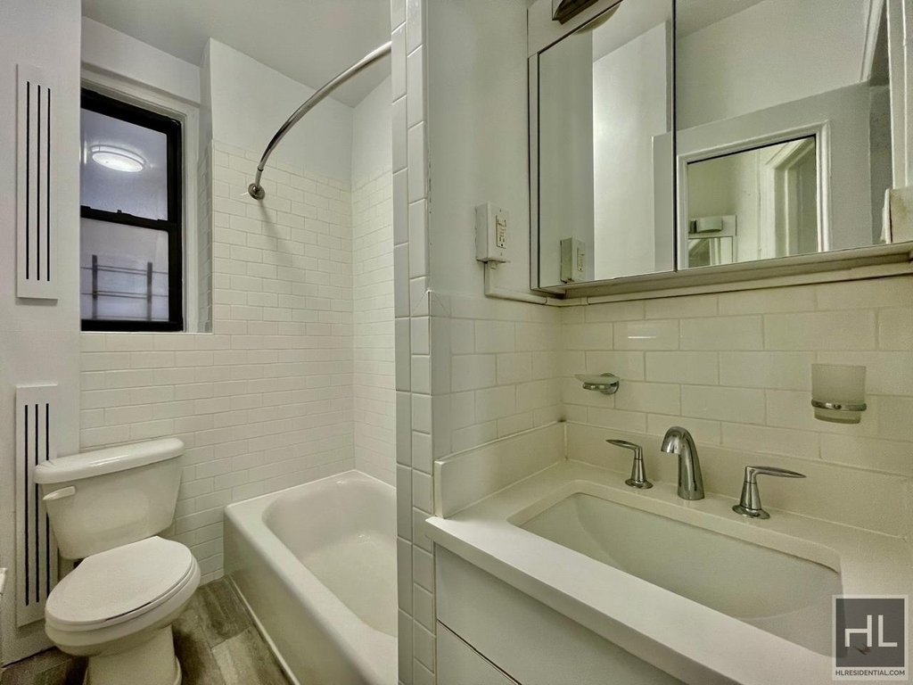 East 46 Street - Photo 5