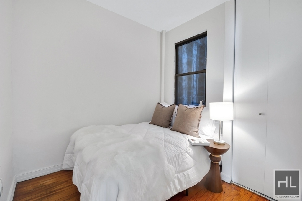 West 49 Street - Photo 2