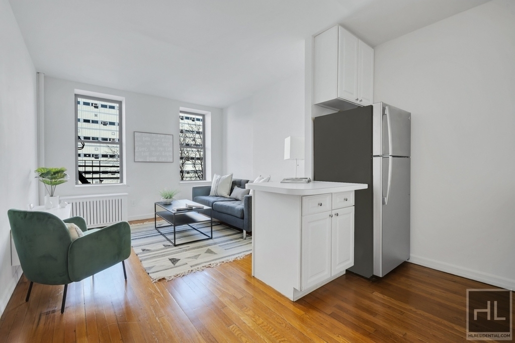 West 49 Street - Photo 5