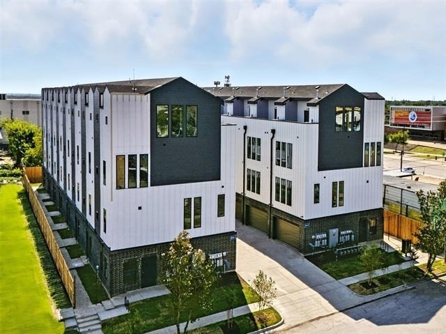 312 N Lancaster Avenue - Photo 1