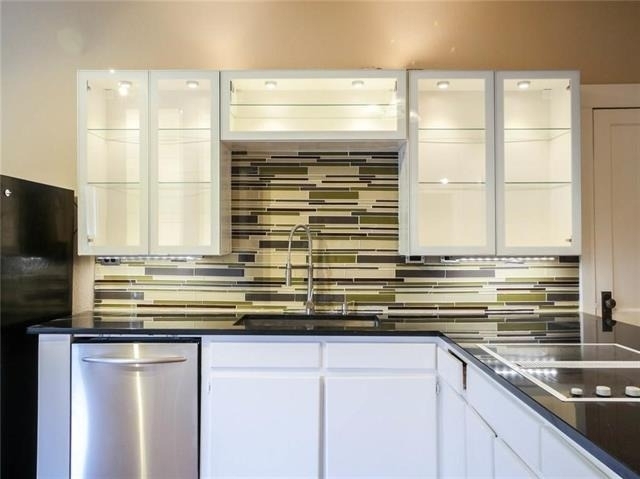 4616 Swiss Avenue - Photo 9