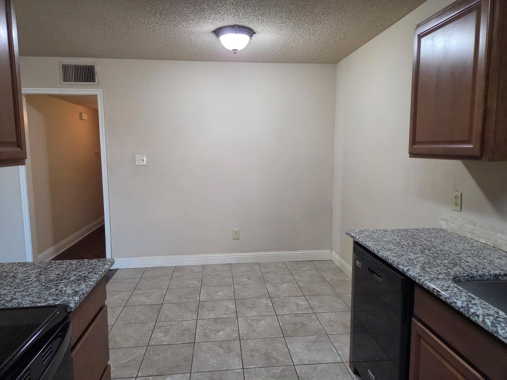 7326 Ne Loop 820 - Photo 2