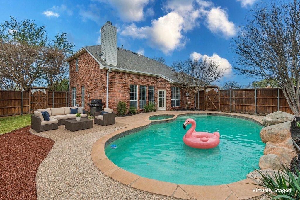101 Fontana Court - Photo 0